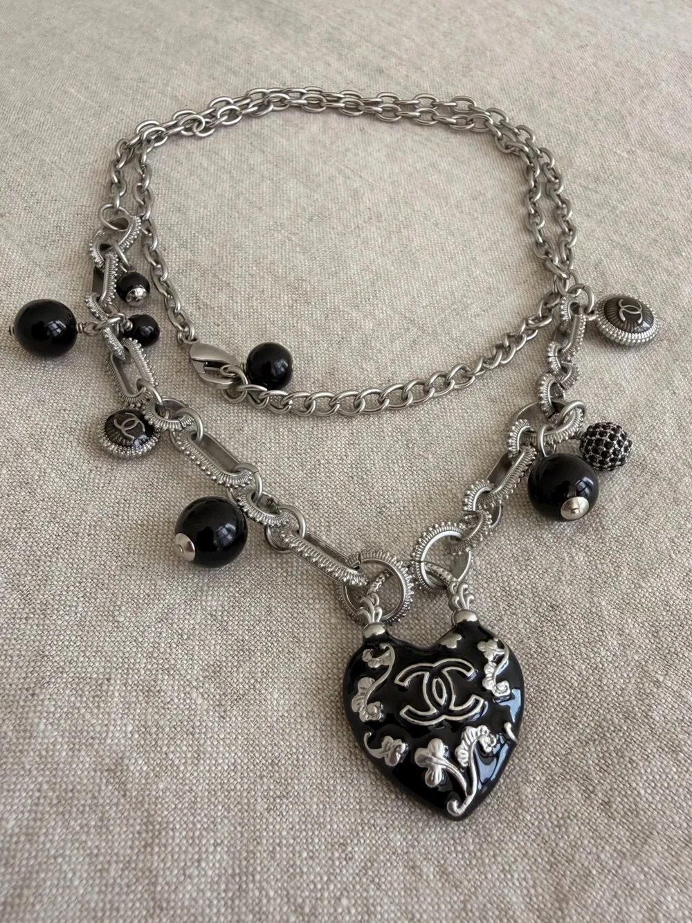 🖤CHANEL Black and Silver Heart Charm Necklace🖤